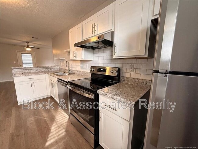 Foto del edificio - 4924 Cameron Rd