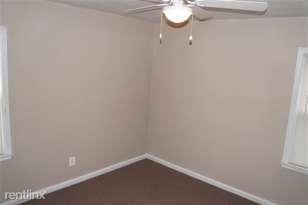 Building Photo - 18215 Pembroke Ave