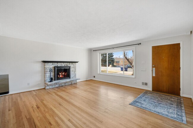 Foto del edificio - Move-in Ready 4BD, 2BA Lakewood Home with ...