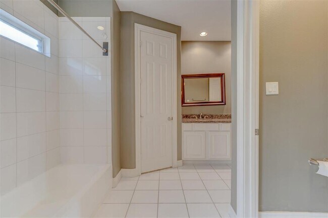 Building Photo - 2622 Edgefield Lakes Dr