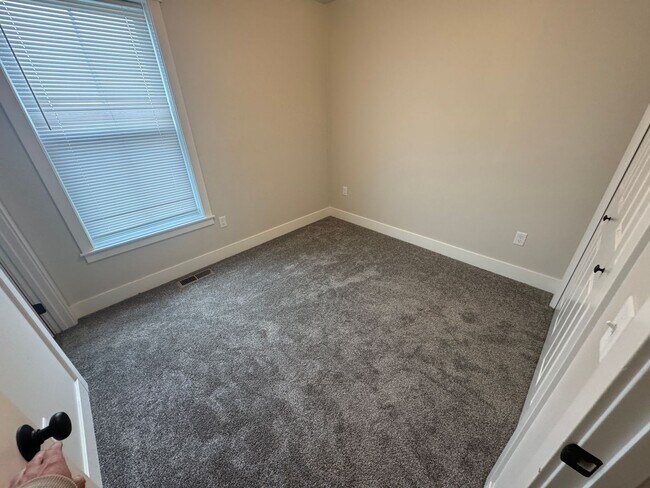 Foto del edificio - Fresh Annafeld Townhome — Don’t Miss This One