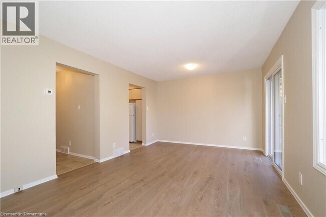 Building Photo - 395 Kingscourt Dr