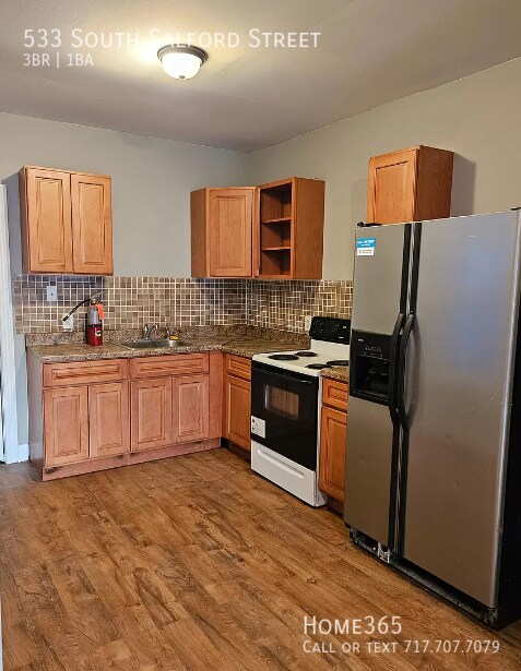 Building Photo - Stunning 3 Bedroom 1 Bathroom Home - Looki...