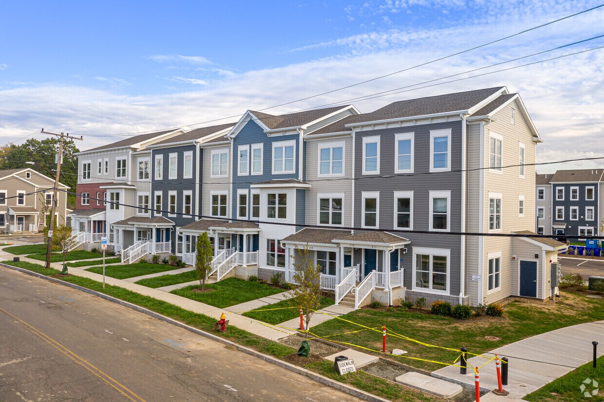 Village at Park River 99 Park River Dr Hartford, CT