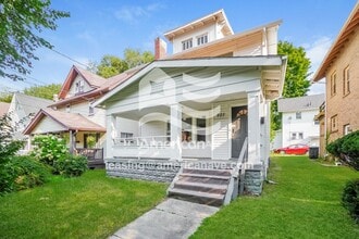 Building Photo - 985 Delia Ave