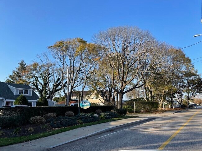 Building Photo - 113 Falmouth Heights Rd