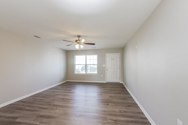 Building Photo - 706 Waterlemon Way