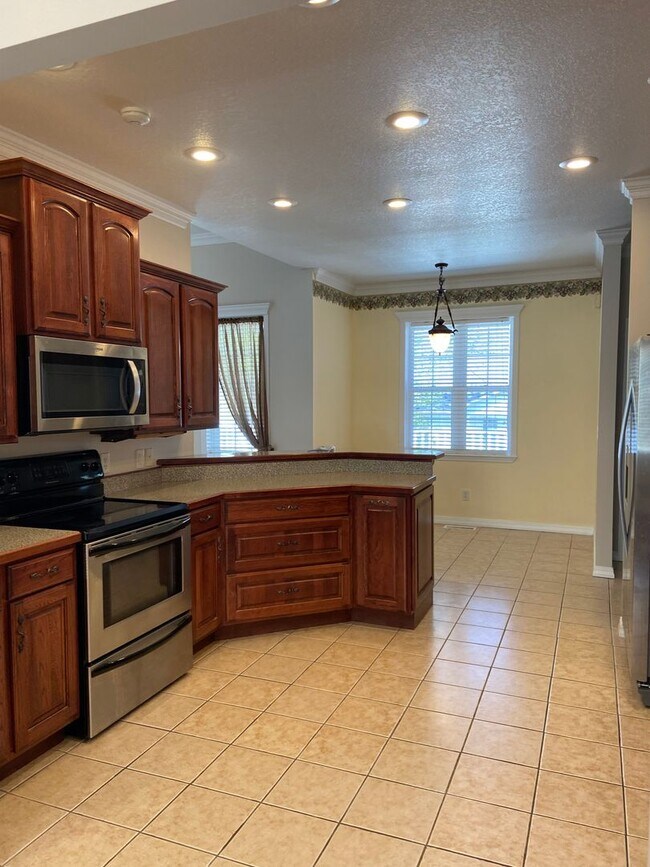 Foto del edificio - Beautiful Custom 3 bedroom, 2.5 bath home for lease in Poplar Bluff