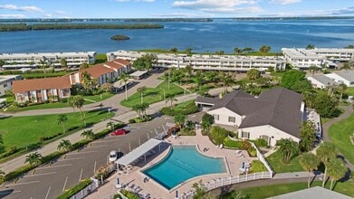 Building Photo - 4852 Independence Dr