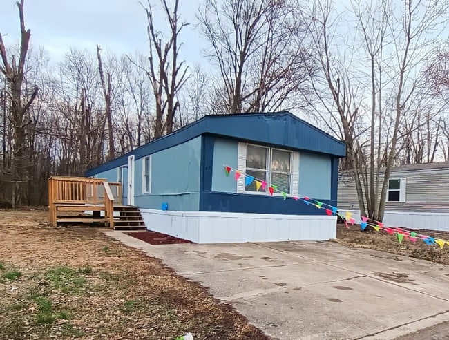 Building Photo - 47 Deerwood Park