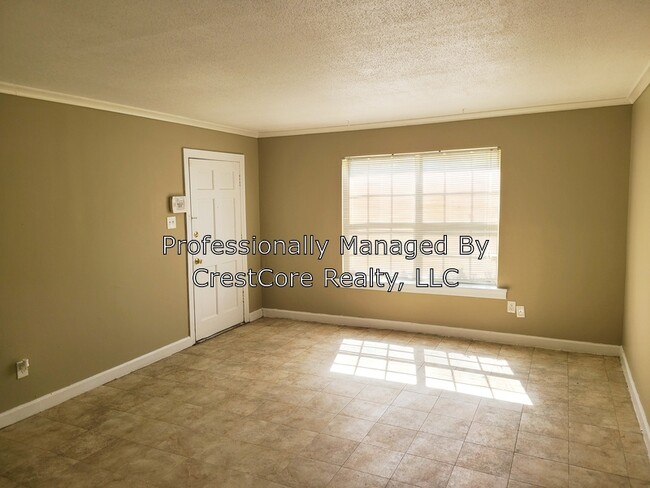 Building Photo - 3226 S Mendenhall Rd
