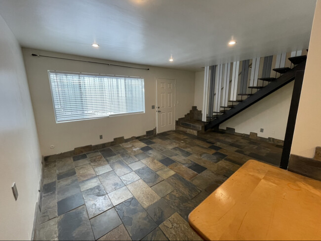 Livingroom - 1320 Mohawk St