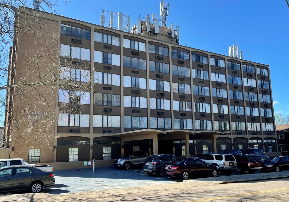 Foto principal - University Towers- Studio Apartment #418 Available NOW for short or long term lease @ $1100/month