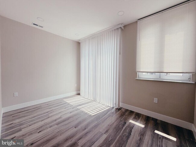 Foto del edificio - 2720 W Thompson St