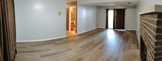 Sala de estar/familiar en la planta principal - 529 Strawberry Hill Rd