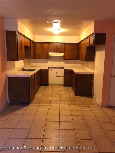 Building Photo - 2 br, 1 bath Apartment - 2901 S Chester