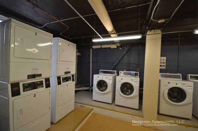 Building Photo - 70 Chiswick Rd