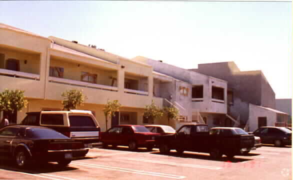 Primary Photo - 12370 Osborne Pl