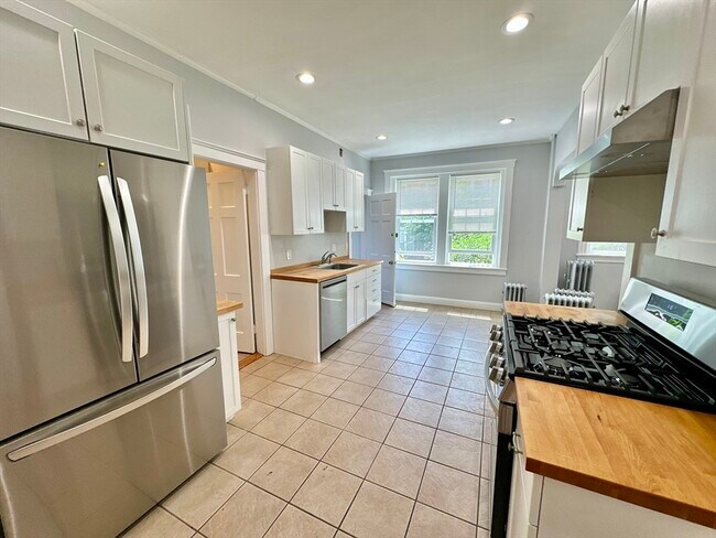 Building Photo - 476 Jamaicaway