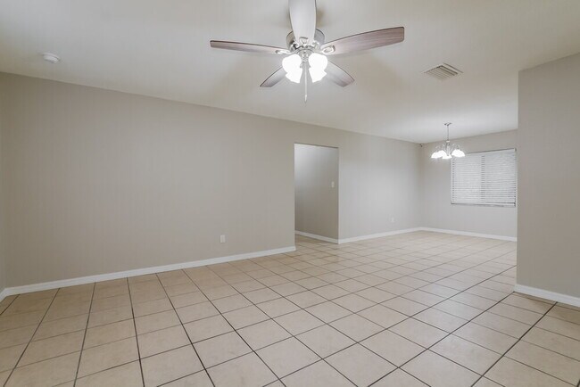 Foto del edificio - 239 Holiday Ln