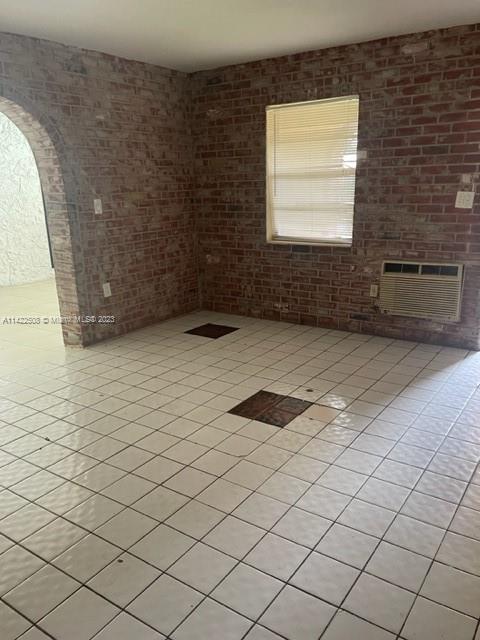 Building Photo - 2471 NW 18th Ct