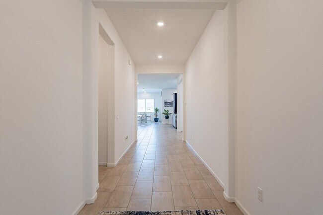 Building Photo - Bright & Spacious 4-Bed Home with 3-Car Ga...