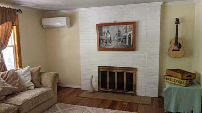 Building Photo - 801 Deercliff Rd NE
