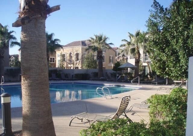 Pool steps away - 5714 S 21st Ter