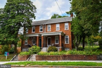 Building Photo - 4210 10th St NE