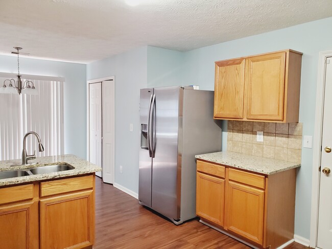 Foto del edificio - 1621 Sparrow Wood Ln SW