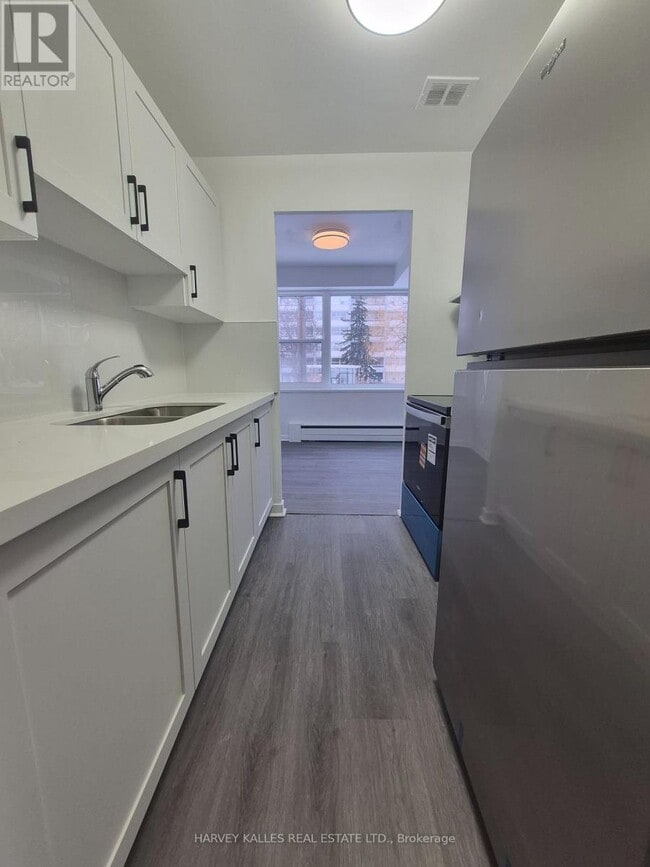 Building Photo - 125 Shelborne Ave