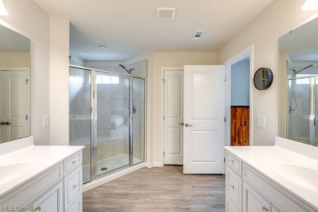 Foto del edificio - 9058 Winfield Ln