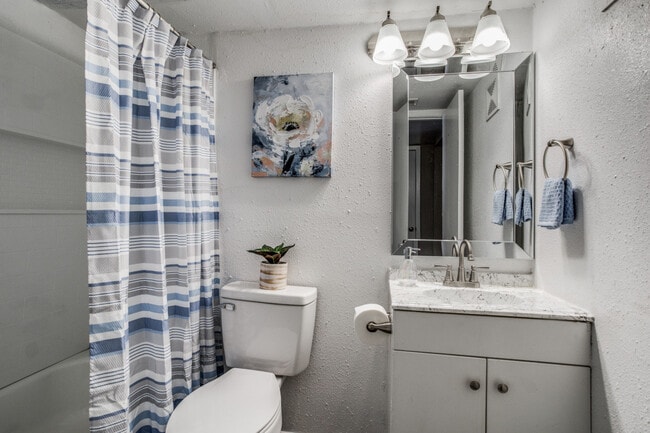 Building Photo - Courtyards at Gateway