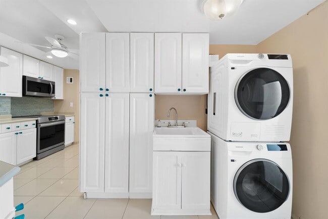 Building Photo - 111 N Pompano Beach Blvd