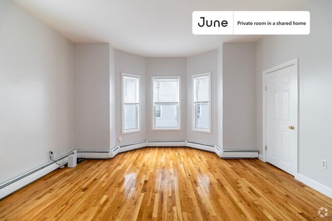 Building Photo - Private bedroom in 3 bed/1 bath Home