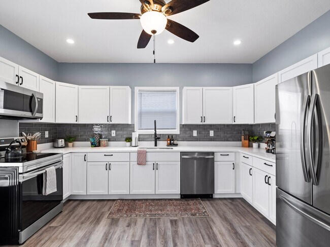 Foto del edificio - 6110 Lawn Ave