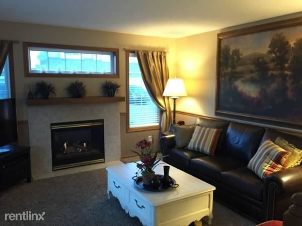 Foto principal - 7901 Autumn Ridge Ave