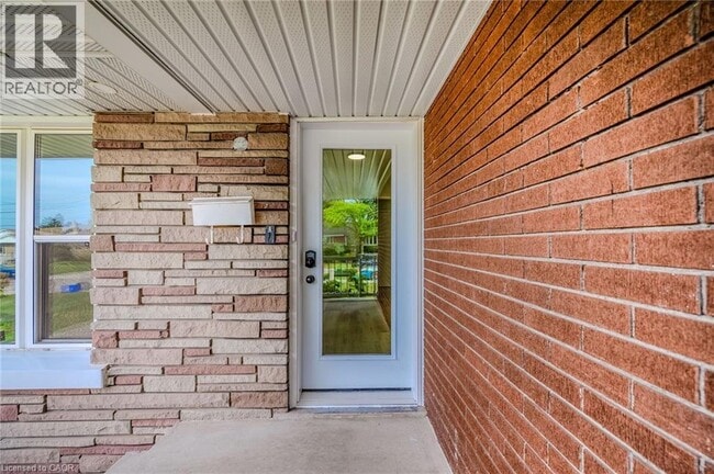 Building Photo - 38 Endfield Ave