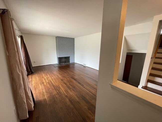 Foto del edificio - 3-Bedroom Home in Sought-After Cranbrook V...
