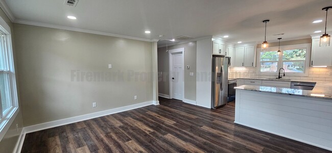 Building Photo - Newly Renovated 3 Bedroom, 2 Bath Brick Home!