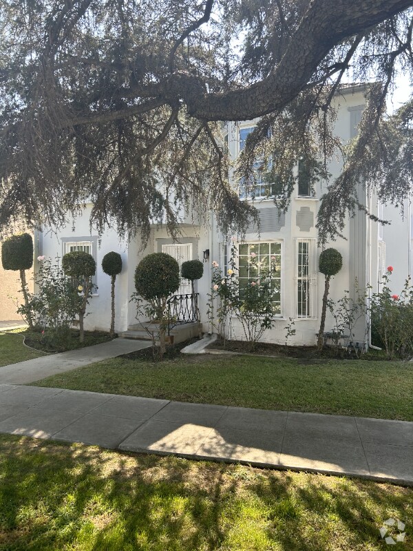 Building Photo - 4116-4120 Los Feliz Blvd