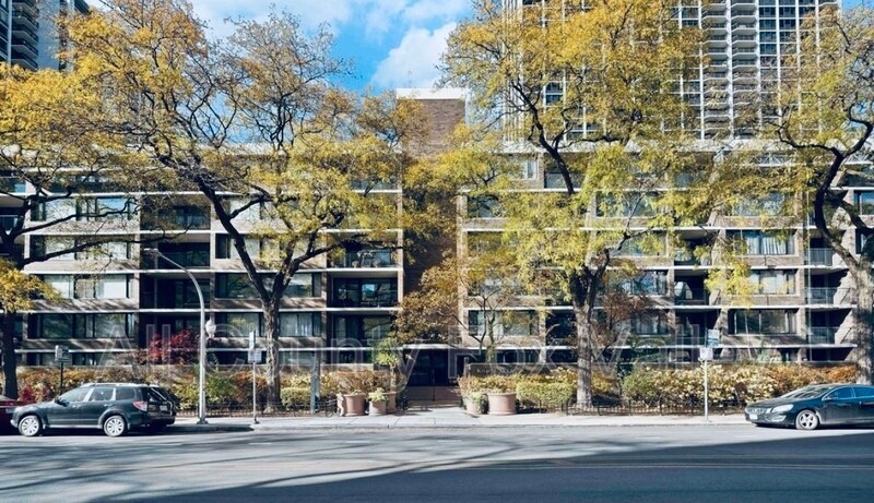 Foto principal - 1555 N Sandburg Terrace