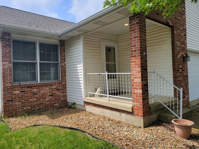 Building Photo - Double the Pleasure: Spacious 2 Bed/2 Bath...