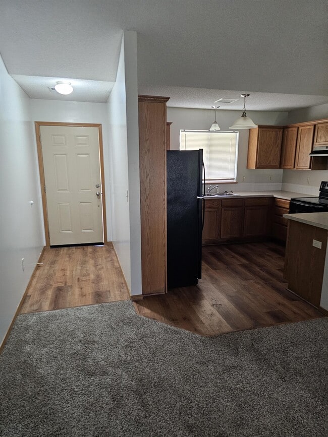 Building Photo - 726 Highland Ridge Dr
