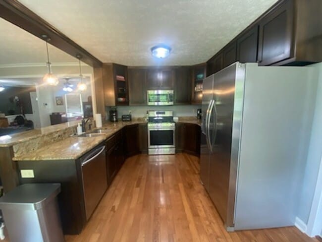 Building Photo - 230 Wintergreen Dr