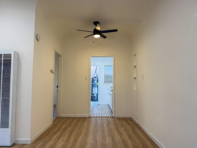 Building Photo - 810 E Chevy Chase Dr