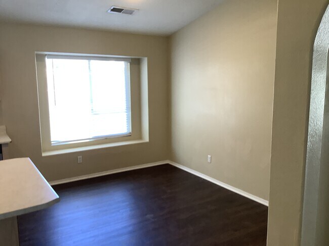 Foto del edificio - 7623 Banyon Ave NW