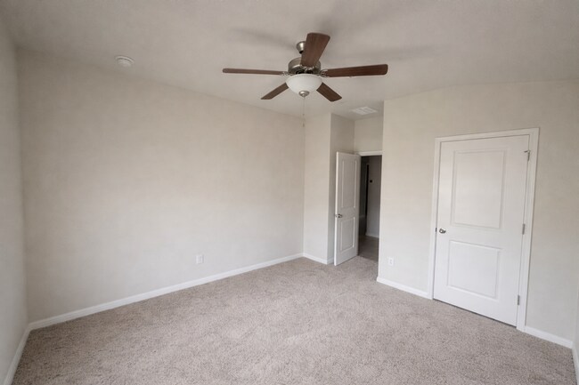 Foto del edificio - 300 Low Bramble Dr