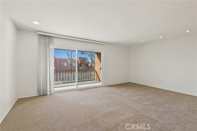 Foto del edificio - 6600 Warner Ave