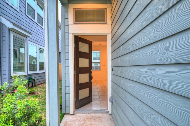 Building Photo - 1535 Crystal Stream Dr